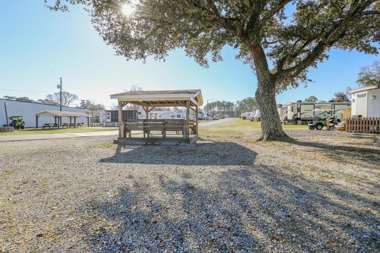 Spacious Home With Waterfront View-Welcome Pets Sneads Ferry Екстериор снимка