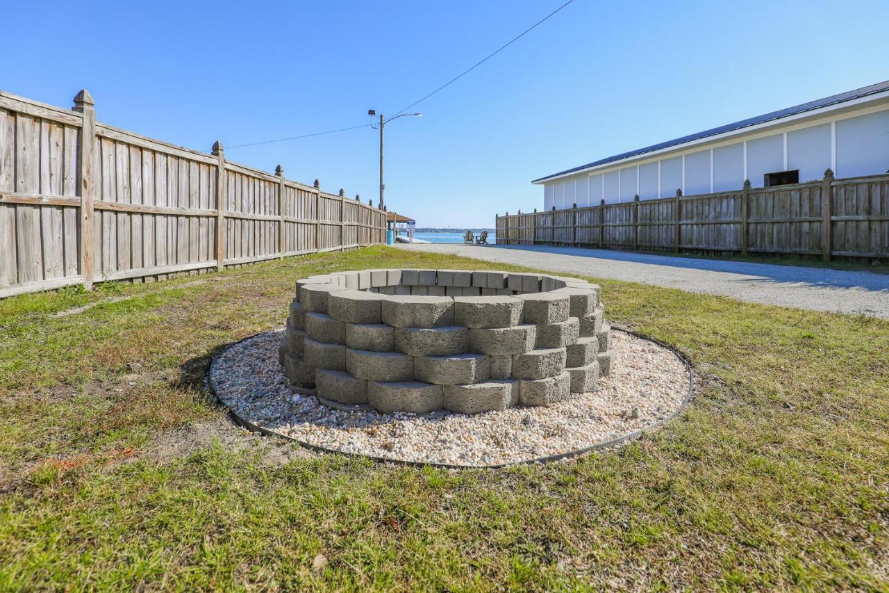 Spacious Home With Waterfront View-Welcome Pets Sneads Ferry Екстериор снимка