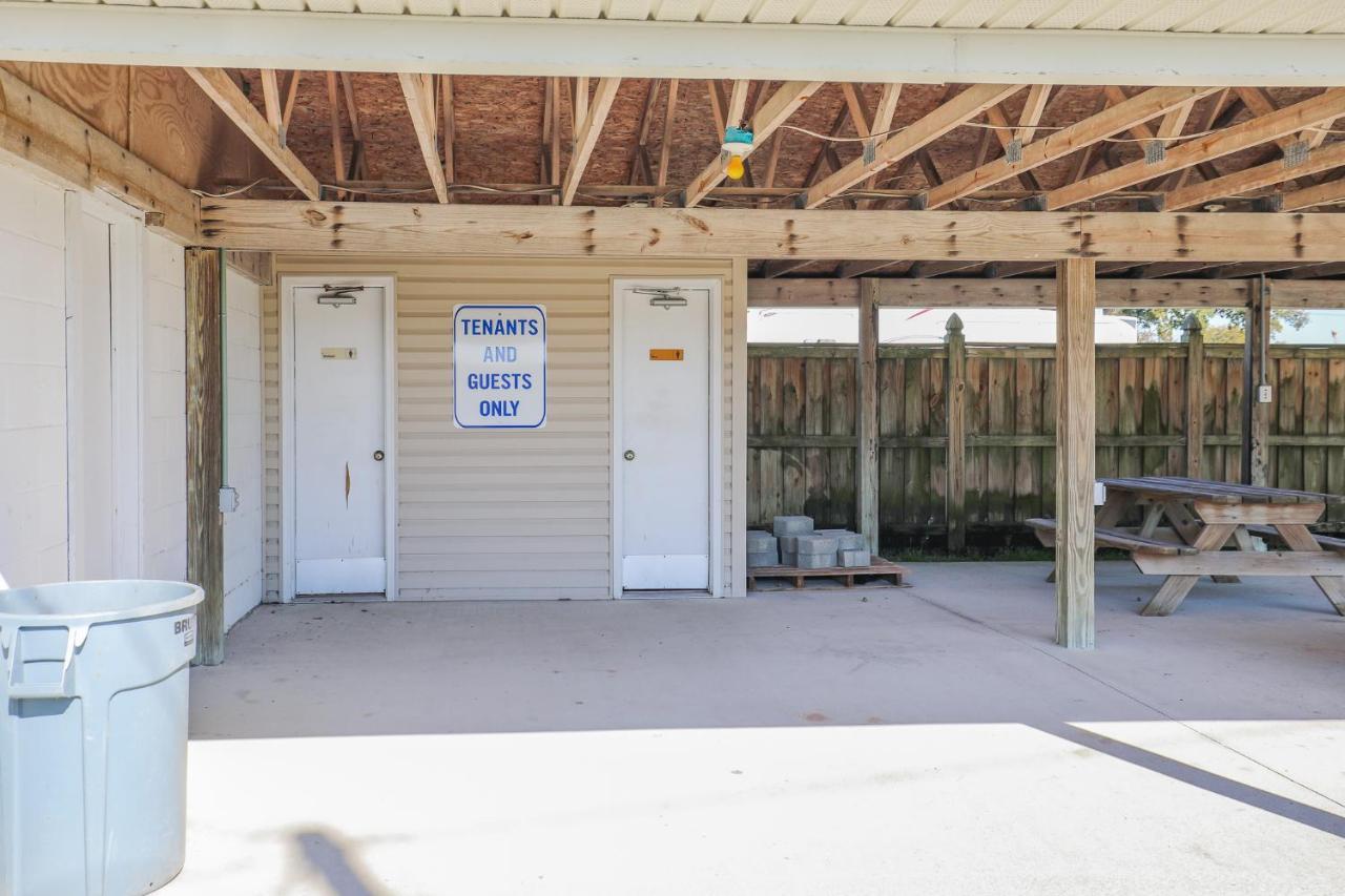 Spacious Home With Waterfront View-Welcome Pets Sneads Ferry Екстериор снимка