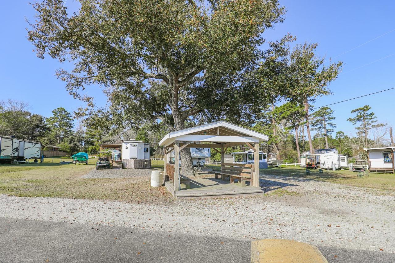 Spacious Home With Waterfront View-Welcome Pets Sneads Ferry Екстериор снимка