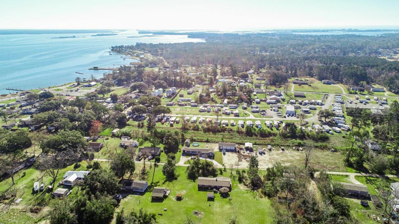 Spacious Home With Waterfront View-Welcome Pets Sneads Ferry Екстериор снимка